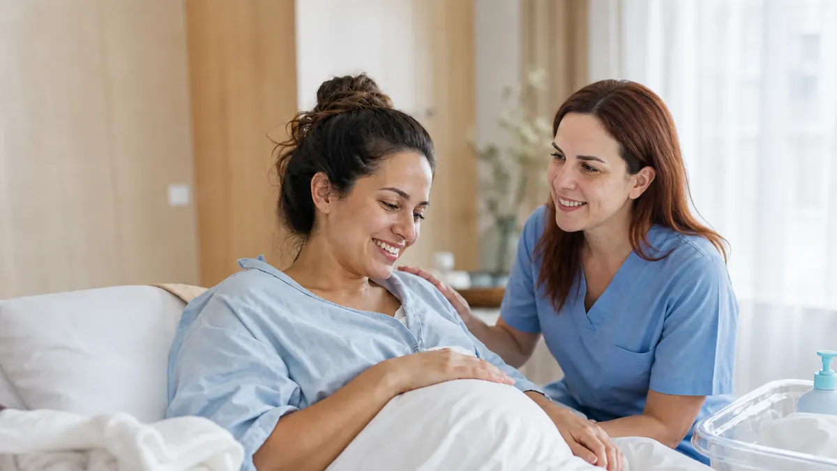Elena Pajuelo, matrona, en imagen editorial sobre ¿EPIDURAL O PARTO NATURAL? Ventajas y desventajas