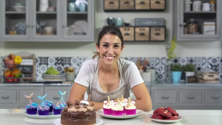 Imagen editorial sobre Crianza, conciliación y maternidad con Alma Obregón @almacupcakes, Podcast