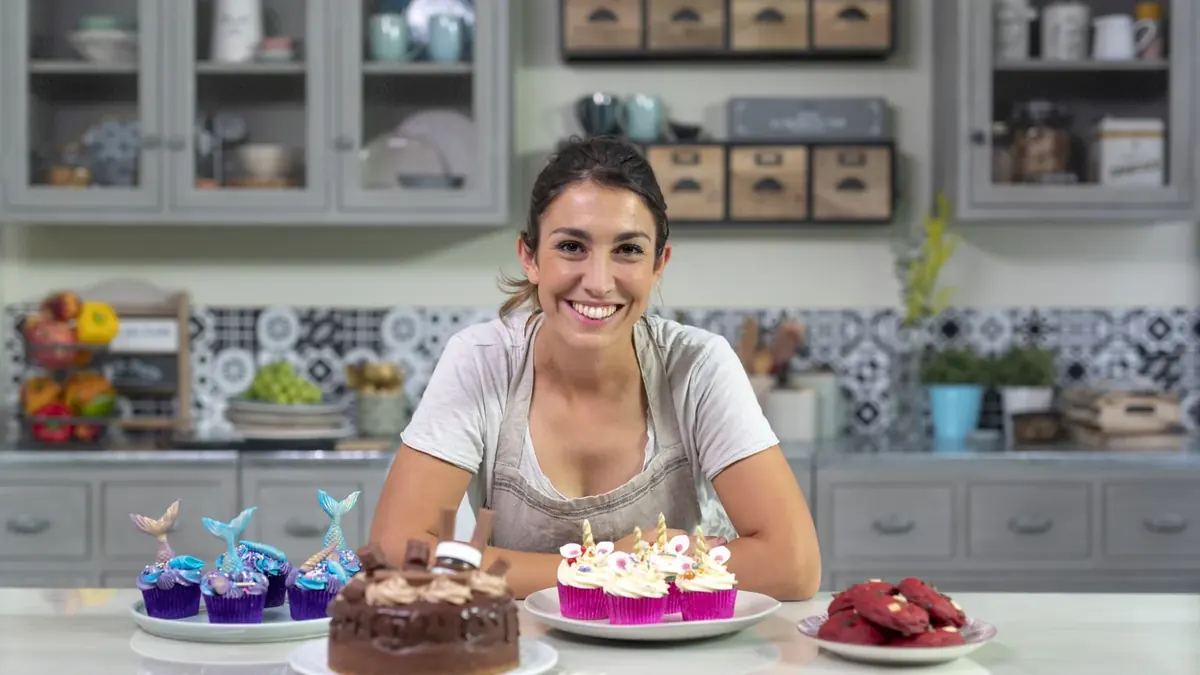 Imagen editorial sobre Crianza, conciliación y maternidad con Alma Obregón @almacupcakes, Podcast